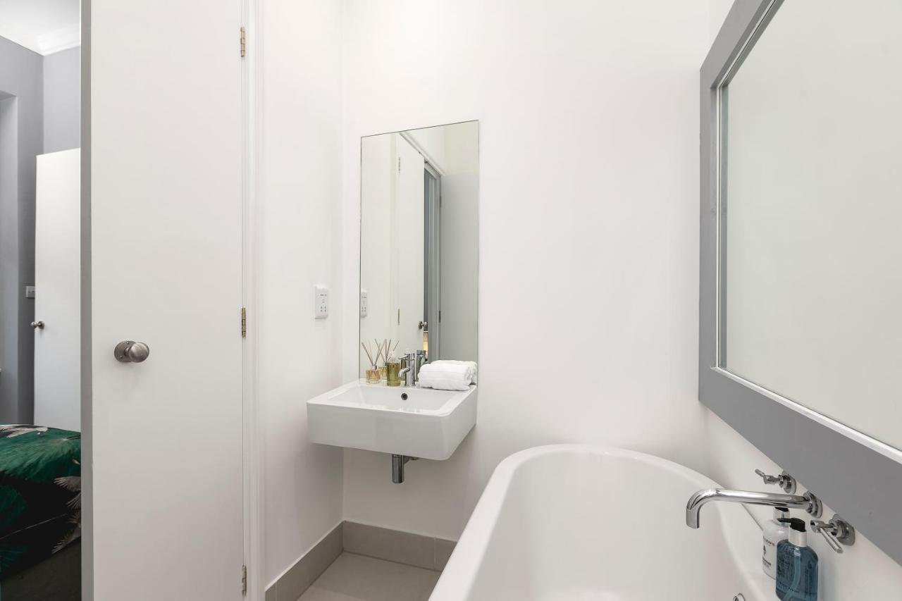 Marine Parade Sea View 2-Bedroom Apartment 布赖顿 外观 照片